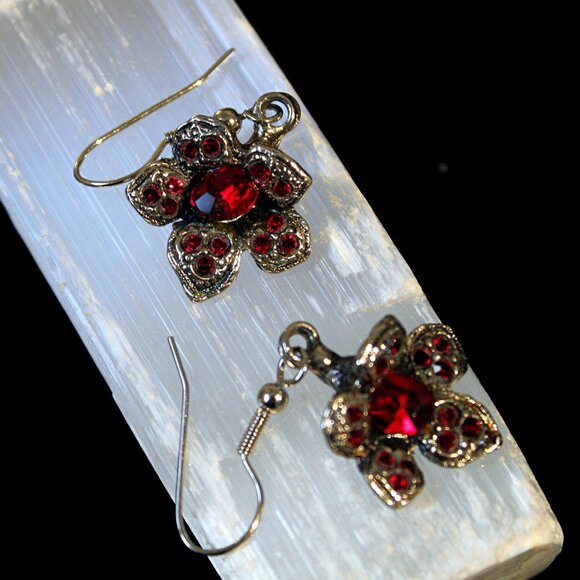 Sizzling Nature Inspired Crystal Drop Earrings - Picture 2 of 4